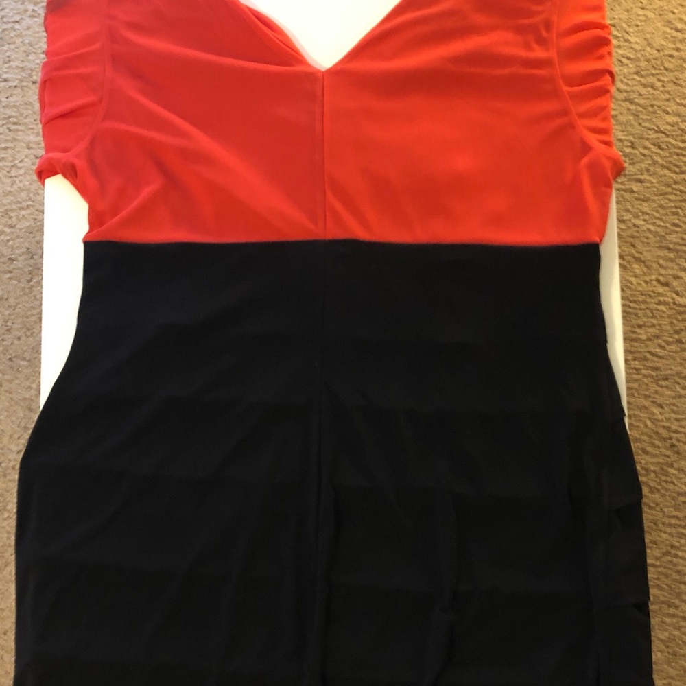 Black and Coral ruffle dress - Picture 4 of 5